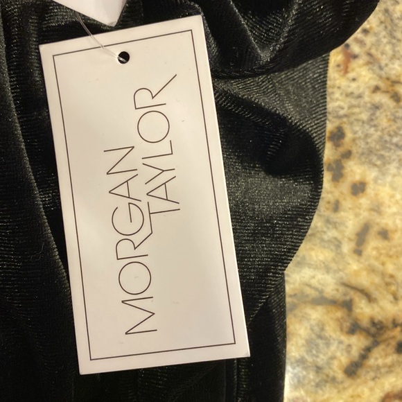 NWT Morgan Taylor velvet top, Taylor, see measurements and photos below. - Picture 7 of 7